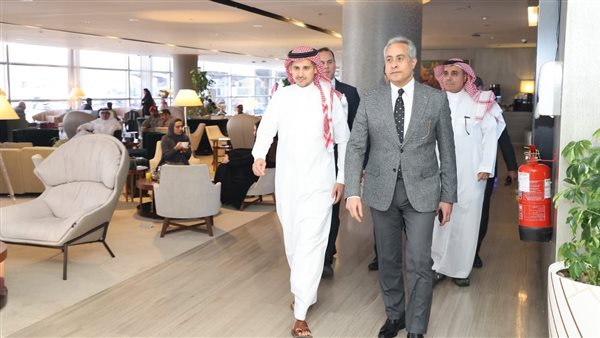 وزير العمل بالرياض