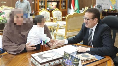 محافظ المنوفية يلتقي عددا من الحالات الإنسانية ويوجه بصرف مساعدات فورية 