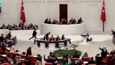 سقط خلال خطابه ضد إسرائيل بالبرلمان.. وفاة برلماني تركي إثر أزمة قلبية