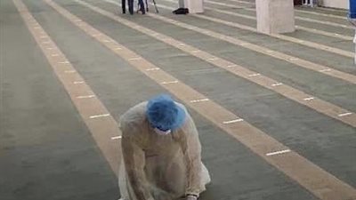 عدا مكة.. بدء وضع علامات على السجاد بمساجد السعودية استعدادًا لفتحها