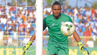 “لا يمكننني خيانة فريقي”.. حارس إنيمبا النيجيري: رفضت رشوة بالملايين من الهلال السوداني