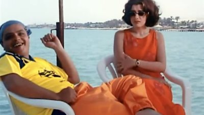 محمد هنيدي ينصح الجماهير بالبقاء في المنازل بسبب كورونا بفيلم “صعيدي في الجامعة الأمريكية” (صورة)