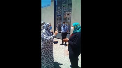 مُسنة توجه رسالة بعد تعافيها من كورونا بالإسكندرية: “ما يذل بني آدم إلا المرض” (فيديو)