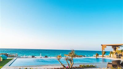 هجوم على النجوم والمشاهير بسبب عدم الالتزام بالتباعد وخرق قرارات غلق الشواطئ لمواجهة كورونا (صور)