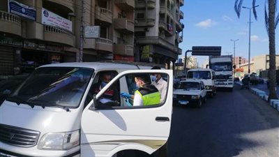ضبط 121 سائق مخالف لقرار ارتداء الكمامة وسحب رخصهم بالشرقية (صور)