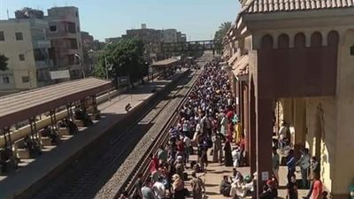 زحام محطة ملوي.. رئيس الهيئة ينفي والصفحة الرسمية تؤكد