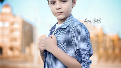 الطفل آدم وهدان يخطف أنظار الجمهور بجلسة تصوير بعد نجاح “لعبة النسيان” (صور)