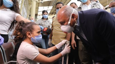 وزير النقل: راهنت على وعي الجمهور في ارتداء الكمامة بالمواصلات وكسبت الرهان