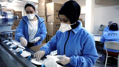 عقوبات تصل للغلق.. “الصحة” تفرض ارتداء الكمامات في المراكز والعيادات الخاصة (مستند)