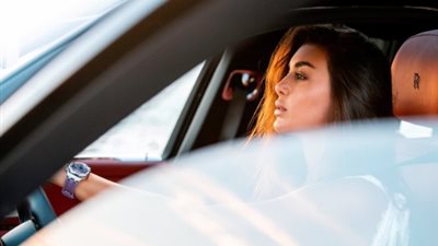 شاهد.. تعليقات الجمهور على ظهور ياسمين صبري بلا كمامة أثناء قيادة سيارتها متجاهلة فيروس كورونا (صورة)