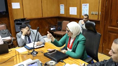 لا جديد للتكليف.. تفاصيل اجتماع نقيب الأطباء ووزيرة الصحة