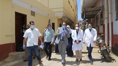 عقب تكليف رئيس الوزراء.. نائب محافظ المنوفية على رأس لجان مرور المستشفيات (صور)