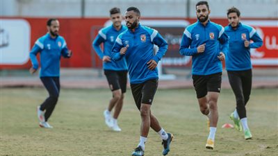 الأهلي يهدد لاعبيه بالعقوبات بسبب حسام عاشور