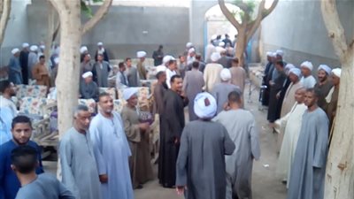 برلماني ينسف قواعد التباعد الاجتماعي في جلسة صلح بقنا رغم قرارات الحكومة (صور)