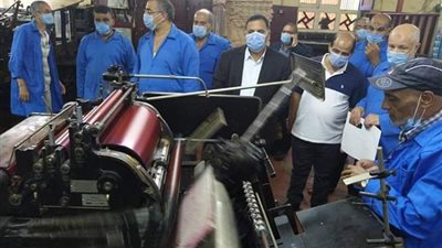 في أول زيارة له منذ سنتين.. رئيس السكة الحديد يتفقد مطابع الهيئة (صور)