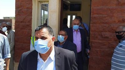 تركيب منظومة كاميرات مراقبة بمزلقان العياط لمراقبة حركة السيارات (صور)