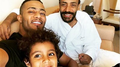 شقيق محمد رمضان يدعم ابن الفنان بعد تعرضه للتنمر: “علي القمر” (صورة)