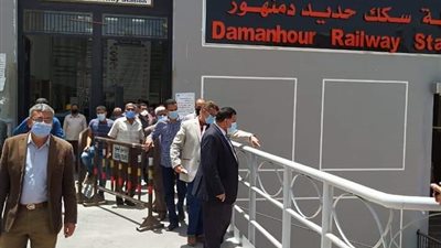 تمهيدا لافتتاحها.. رئيس السكة الحديد يتفقد محطة قطارات دمنهور (صور)