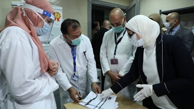 وزيرة الصحة: وفاة 3 حالات مصابة بكورونا بعد نقل بلازما الدم لهم