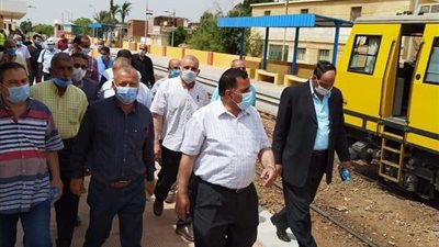 السكة الحديد: رئيس الهيئة تفقد 16 محطة في يوم واحد (صور)