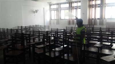 رش وتعقيم كليات دمنهور استعدادا لإجراء امتحانات الفرق النهائية (صور)