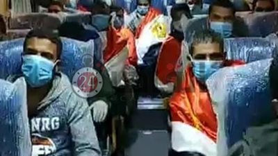 لحظة وصول المصريين المحتجزين في ليبيا إلى أرض الوطن (بث مباشر)