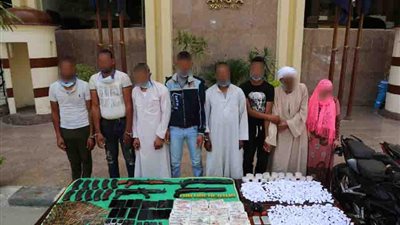 الداخلية تضبط 8 عناصر إجرامية بحيازتهم 7 كجم هيروين وأسلحة وذخائر غير مرخصة