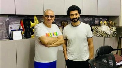 خالد النبوي والمنتج أحمد السبكي في فيلم “قمر 14” (صورة)