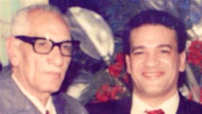 صلاح عبد الله يعايد والده في عيد الأب: “اللي خدم في الحكومة لما عضم أمه باش” (صورة)