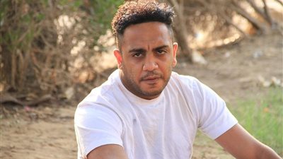 أول تعليق من أوس أوس بعد وفاة طفله الرضيع: “كان نايم وزي الفل” (صورة)