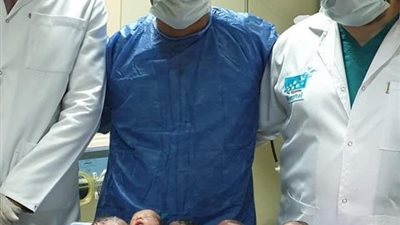 سيدة تلد 5 توائم بالغردقة بعد عملية ولادة أجراها نقيب أطباء البحر الأحمر (صور)