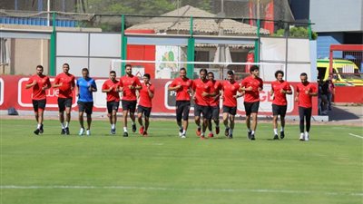 تدريبات الأهلي.. مران بدني وفقرة خفيفة بالكرة ونيولوك رمضان صبحي (صور)
