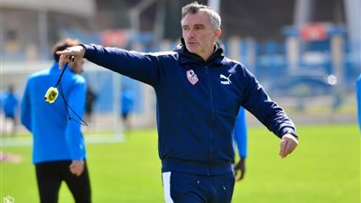 مصدر بـ”الزمالك” يكشف موقف كارتيرون من عودة الدوري