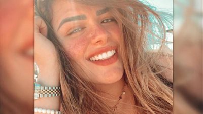 في إطلالة بسيطة.. هنادي مهنا تشارك الجمهور بصورة جديدة من إجازتها