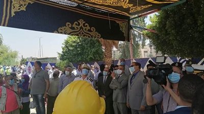 وصول محافظ سوهاج ومدير الأمن إلى موقع هدم برج جرجا المثير للجدل (فيديو وصور)