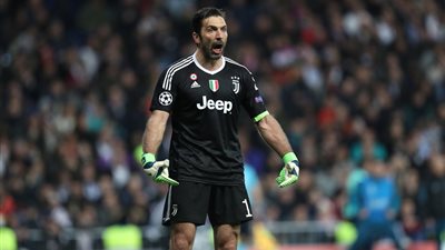 رسميًا.. يوفنتوس يعلن تجديد تعاقده مع بوفون وكيلليني (صورة)