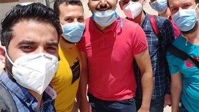 مغادرة الفريق الطبي السادس بمستشفى كفر الدوار بعد سلبية نتائج تحاليلهم لفيروس كورونا