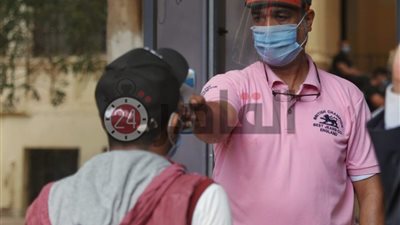 استبعاد طالب ونقل طالبة للمستشفى في إحدى لجان الثانوية بالغربية للاشتباه بإصابتهما بكورونا