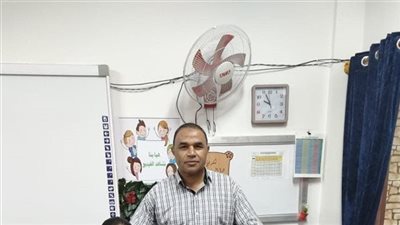 تهجم عليه أحد الشباب.. وفاة معلم بعد نشوب مشاجرة بين ابنه ومجموعة شباب بالسويس | بث مباشر