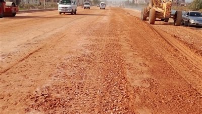 بدء رصف 4 طرق بتكلفة 77 مليون و300 ألف جنيه بالبحيرة