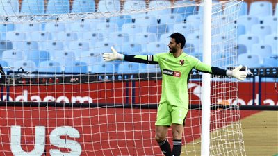 هل مدد الأهلي عقد محمد الشناوي؟.. مصدر يجيب