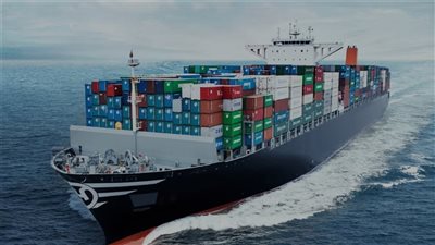 شركة ميرسك تعيد توجيه السفن حول إفريقيا من البحر الأحمر 