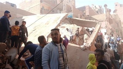 انهيار منزل مكون من 3 طوابق بمدينة الواسطى في بني سويف| صور 