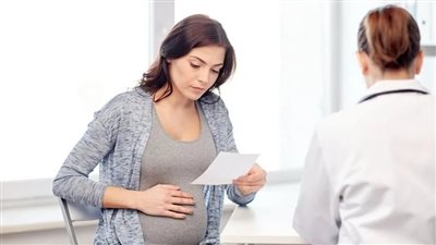 استشاري نساء وتوليد يوضح نصائح الوقاية من مشاكل القلب خلال فترات الحمل