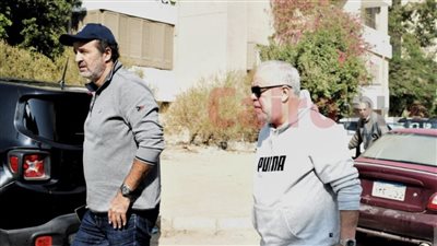 أشرف زكي وأيمن عزب في جنازة الفنان عادل أنور شقيق أبو الليف وخال أيمن بهجت قمر