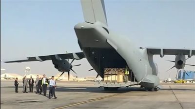 مطار القاهرة يستقبل طائرة مساعدات ألمانية لأهالي غزة | بث مباشر 