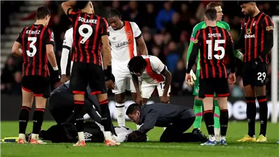 سكتة قلبية.. نادي لوتون تاون يكشف آخر تطورات إصابة توم لوكير قائد الفريق