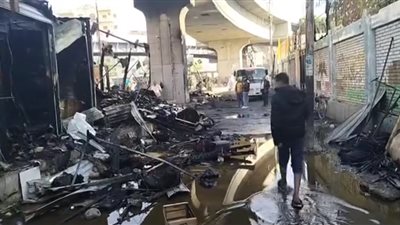 دون إصابات.. حريق يلتهم 10 أكشاك تجارية بسوهاج | صور