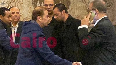 مدحت صالح ومراد مكرم وخالد محمود يقدمون واجب العزاء في زوجة فيصل خورشيد بمسجد الرحمن الرحيم