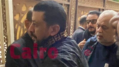 مصطفى كامل وأشرف زكي وعمرو عبد الجليل يقدمون واجب العزاء في شقيق أبو الليف | بث مباشر